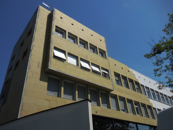 Lycée De Montgolfier à Annonay – Travaux d’isolation extérieure en cours par laine minérale / Août 2015.